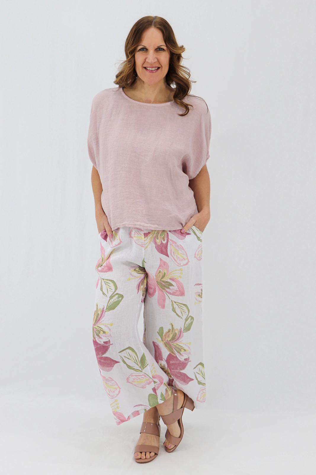 Aida Rose Linen Larissa Easy Linen Tee Antique Pink Model
