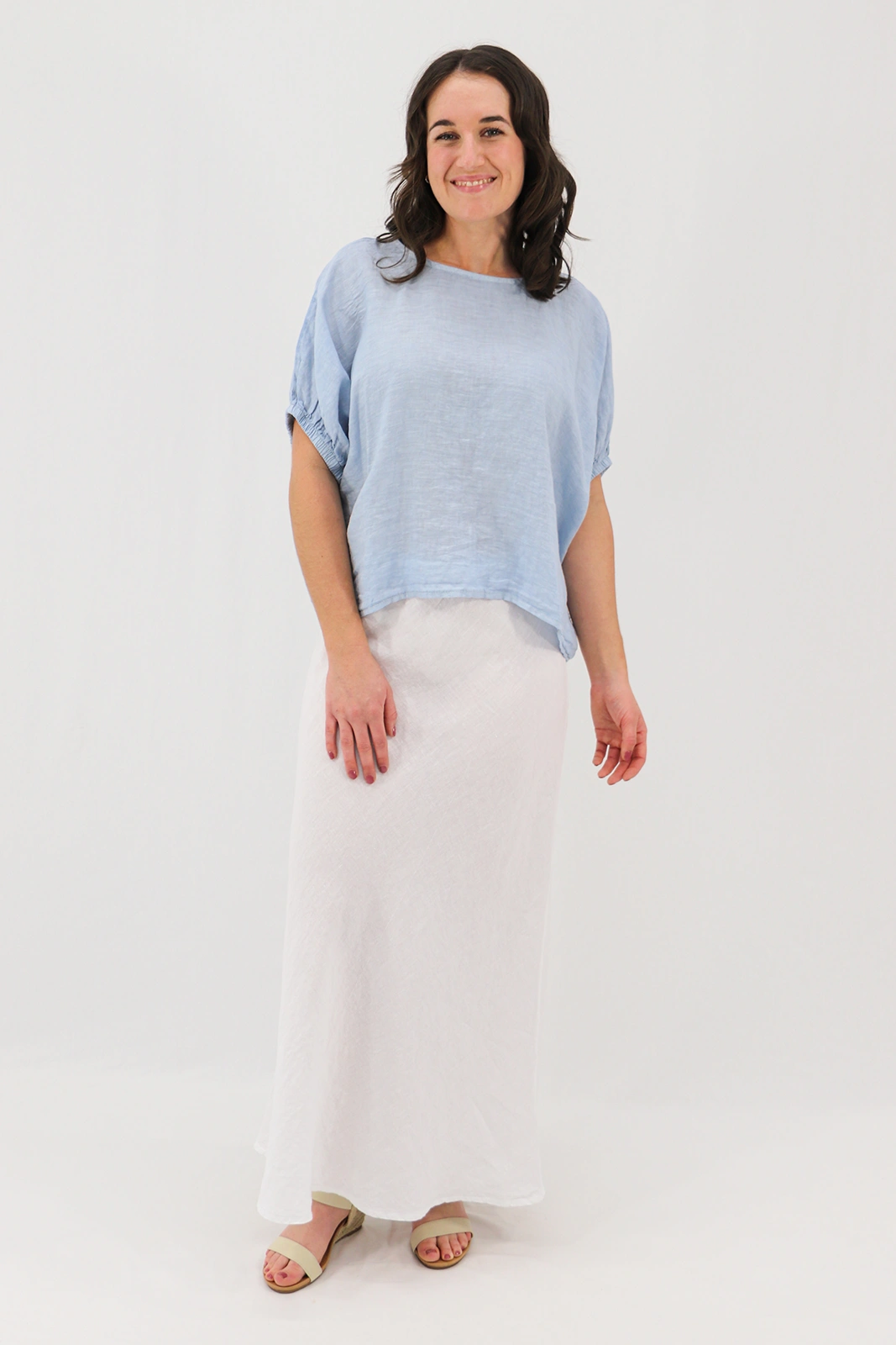 Aida Rose Linen Larissa Easy Linen Tee Light Blue Model